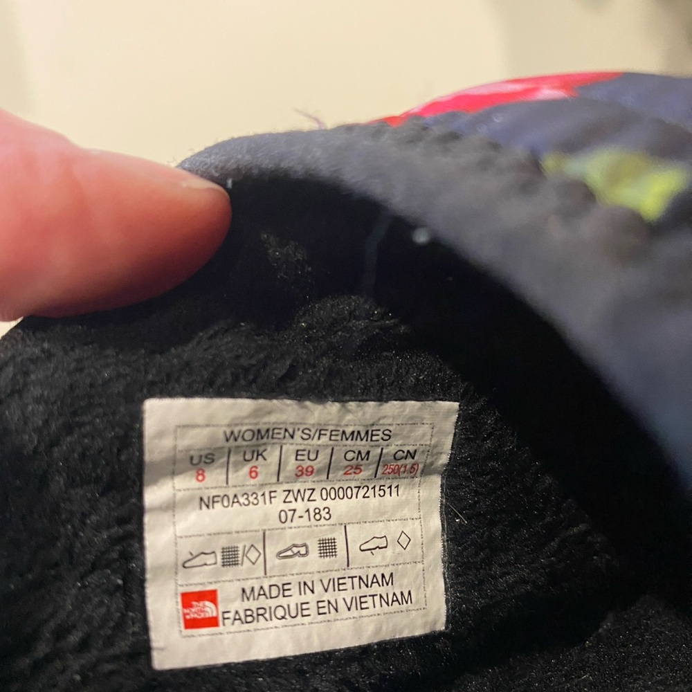 The North Face Quilted Slippers - Black and Multicolor - Picture 4 of 5